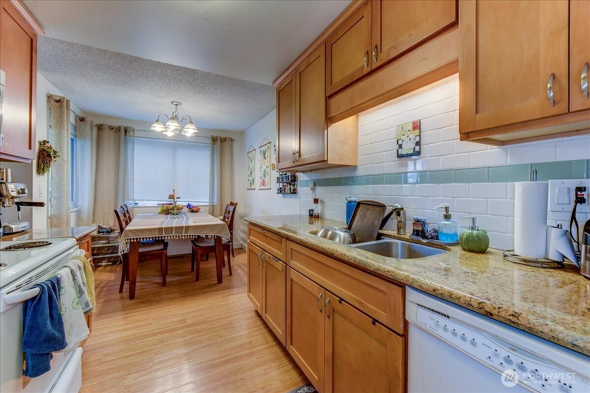 4509 Eastern Avenue North, Unit 13 Seattle, WA 98103 - Photo 13 of 35