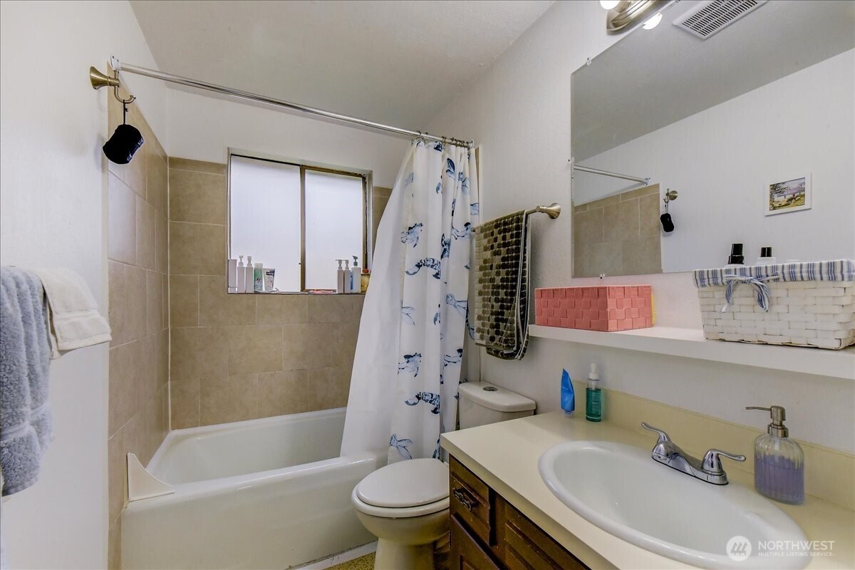 4509 Eastern Avenue North, Unit 13 Seattle, WA 98103 - Photo 20 of 35