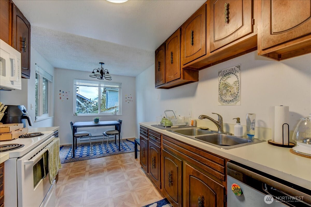 4509 Eastern Avenue North, Unit 13 Seattle, WA 98103 - Photo 22 of 35