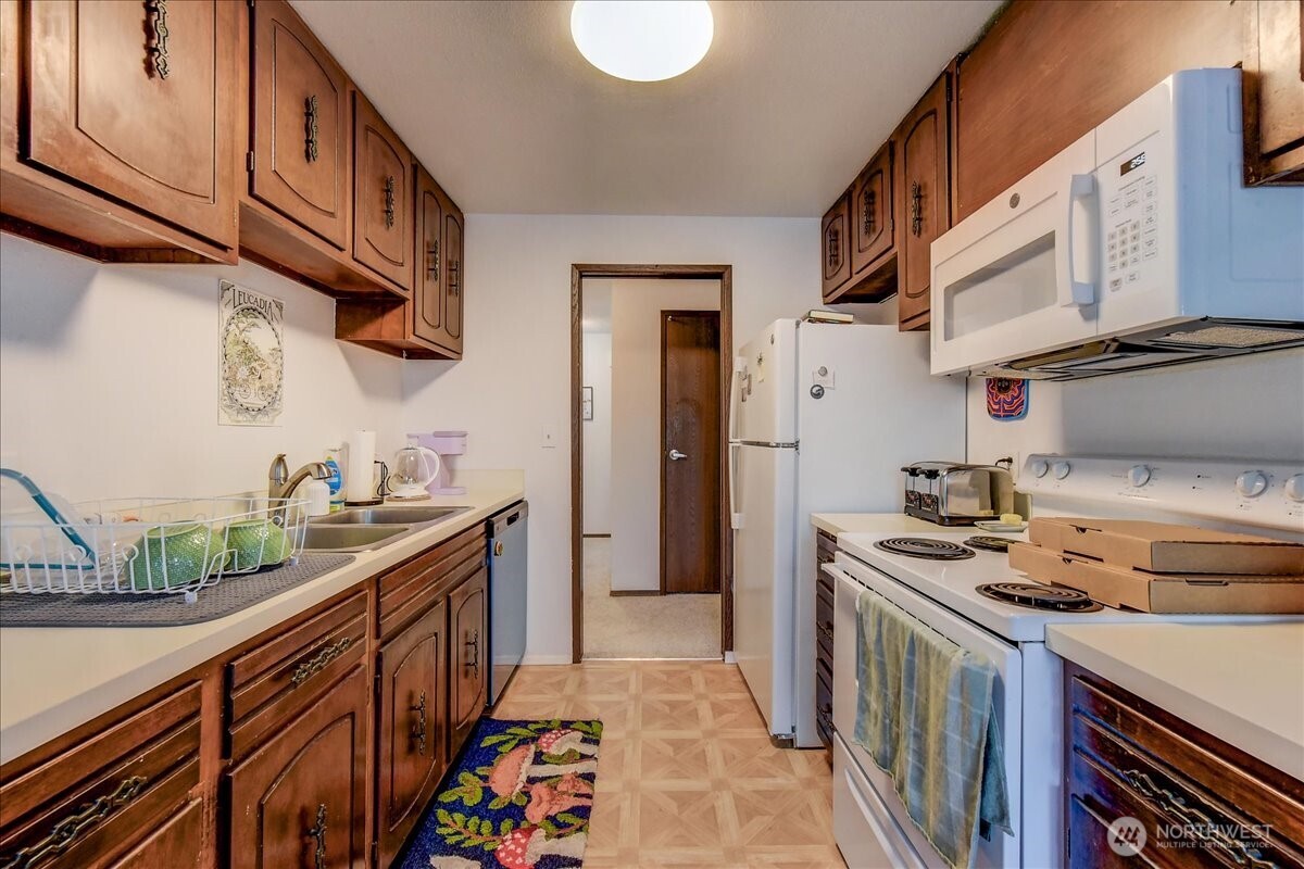 4509 Eastern Avenue North, Unit 13 Seattle, WA 98103 - Photo 24 of 35