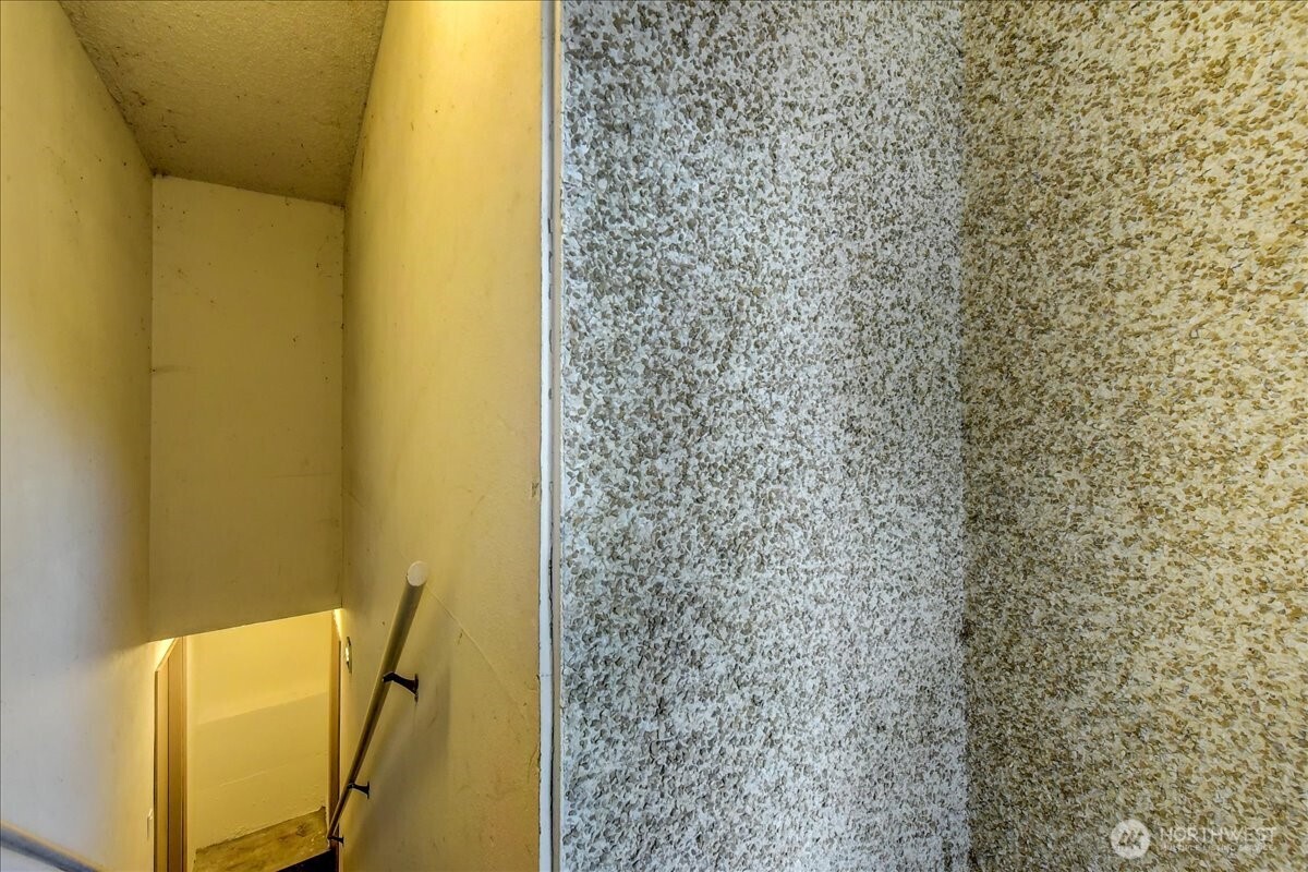 4509 Eastern Avenue North, Unit 13 Seattle, WA 98103 - Photo 28 of 35