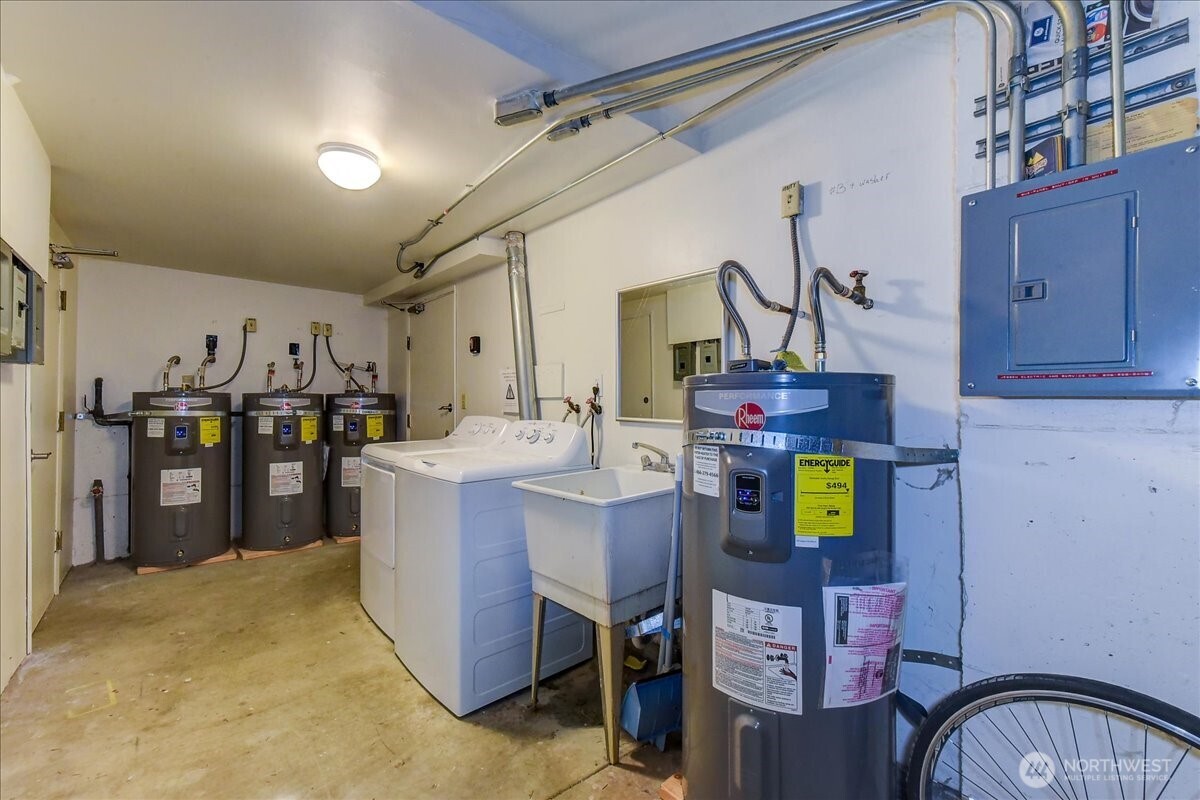 4509 Eastern Avenue North, Unit 13 Seattle, WA 98103 - Photo 29 of 35