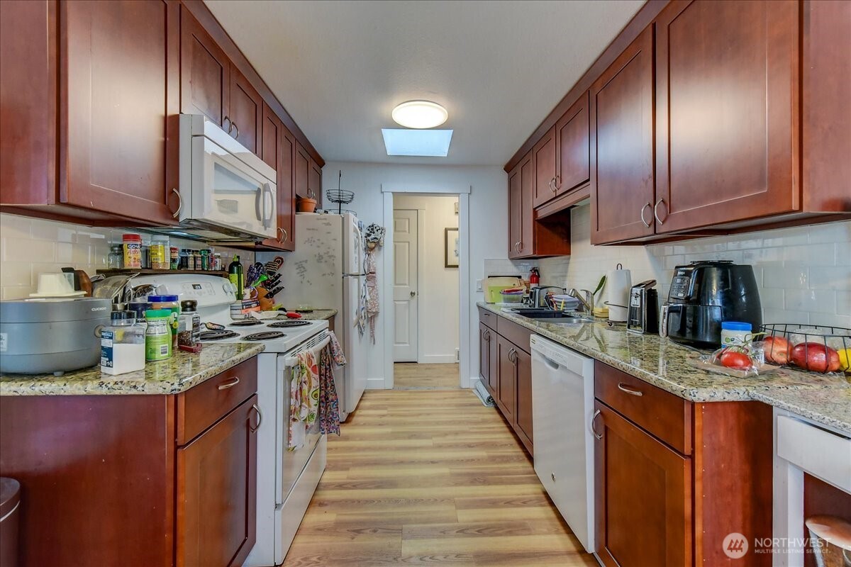 4509 Eastern Avenue North, Unit 13 Seattle, WA 98103 - Photo 3 of 35