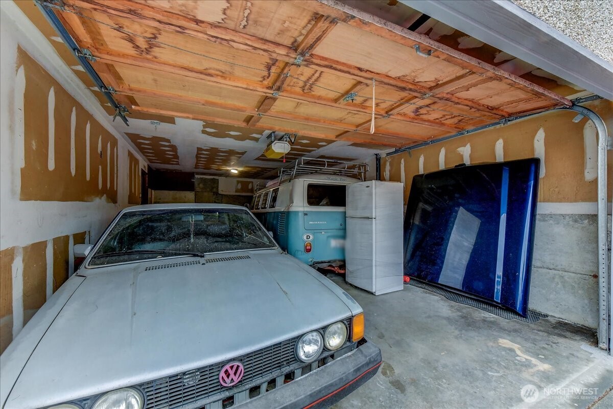 4509 Eastern Avenue North, Unit 13 Seattle, WA 98103 - Photo 32 of 35