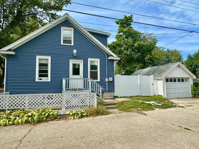 $2,000 | 911 Jones Street, St. Joseph, MI 49085