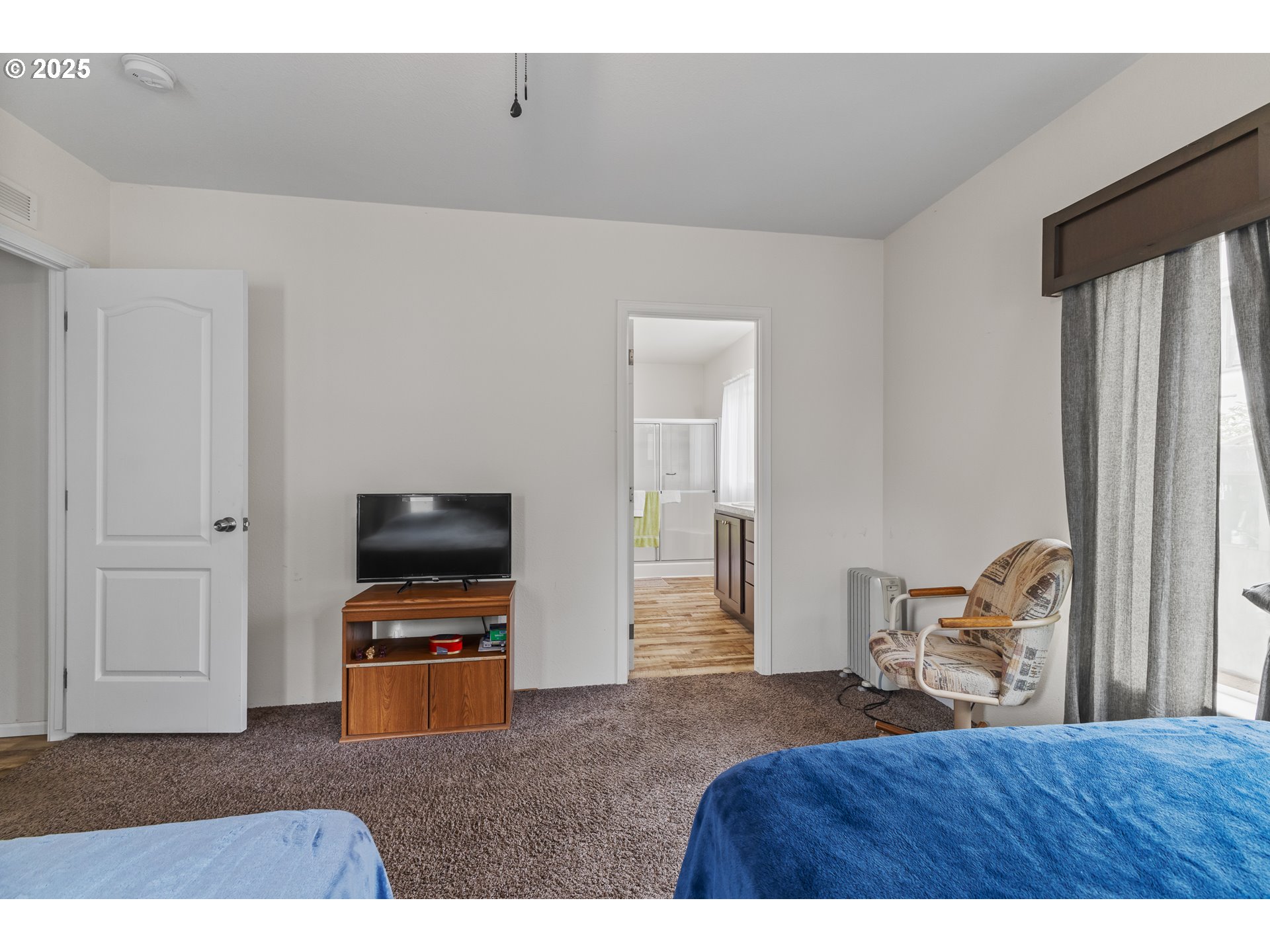 1873 East Cedar Street Myrtle Point, OR 97458 - Photo 17 of 27 a living room with furniture and a flat screen tv