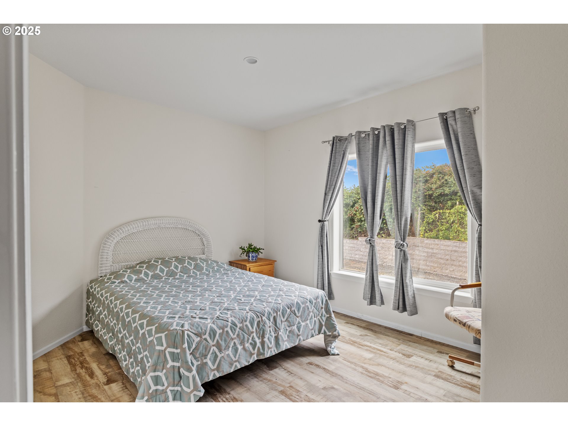 1873 East Cedar Street Myrtle Point, OR 97458 - Photo 20 of 27 a bedroom with a bed and a large window