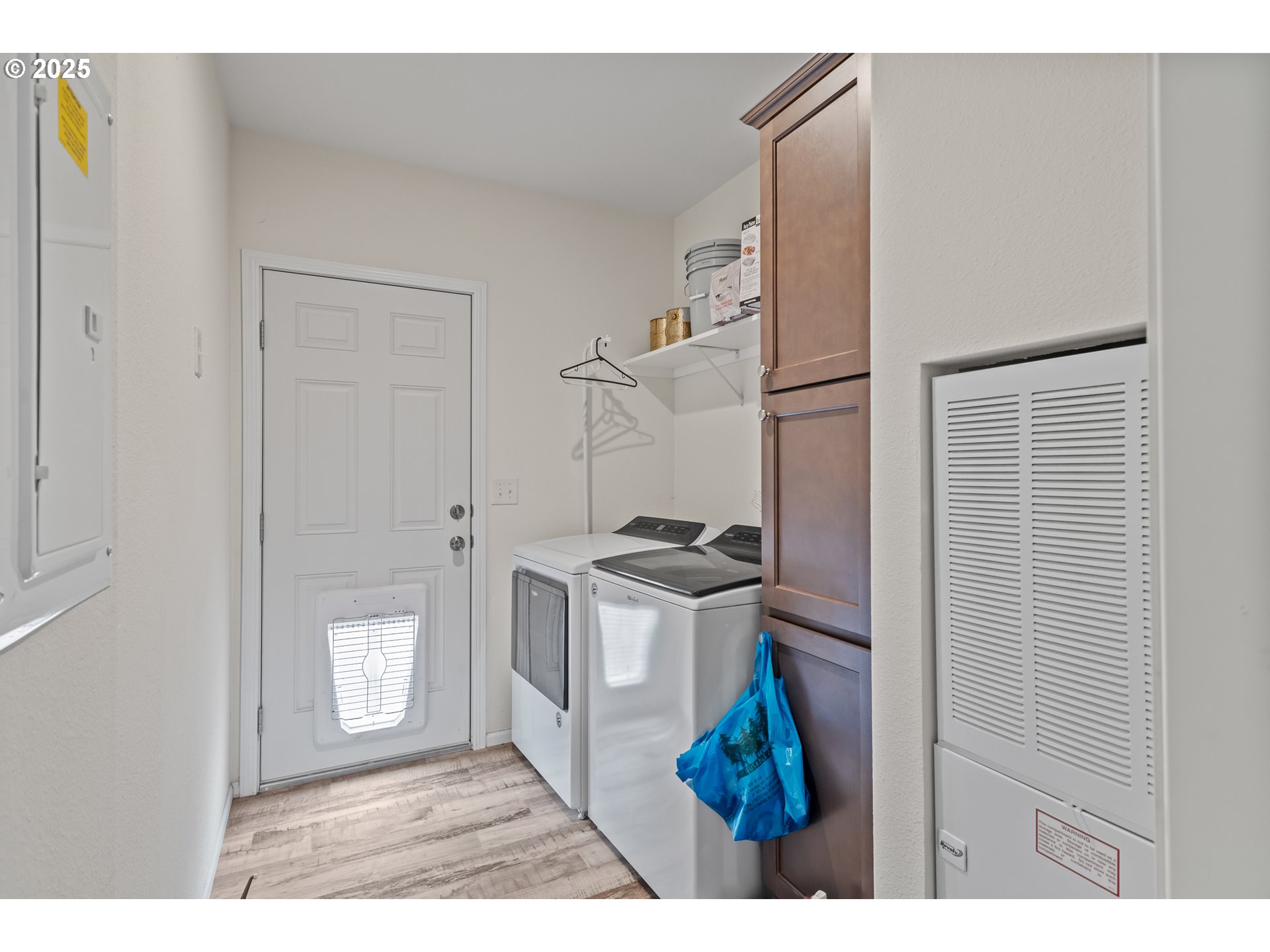 1873 East Cedar Street Myrtle Point, OR 97458 - Photo 23 of 27 a kitchen with stainless steel appliances granite countertop a stove and a refrigerator