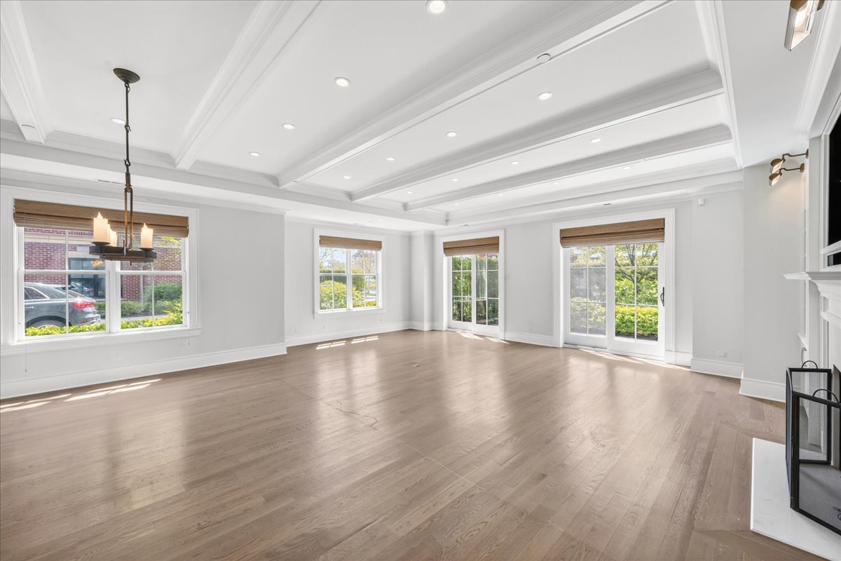 727 North McKinley Road, Unit 100 Lake Forest, IL 60045 - Photo 8 of 37 Gallery Image 8