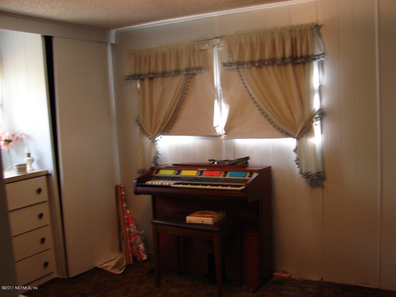 117 Keuka Road Interlachen, FL 32148 - Photo 16 of 20 SITTING RM