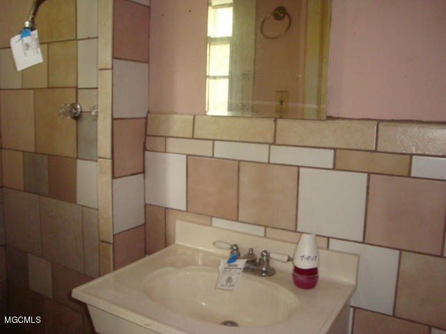5007 Beardslee Street Moss Point, MS 39563 - Photo 8 of 16 DSC08313