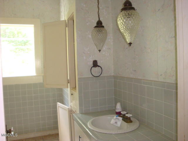 5007 Beardslee Street Moss Point, MS 39563 - Photo 9 of 16 DSC08318