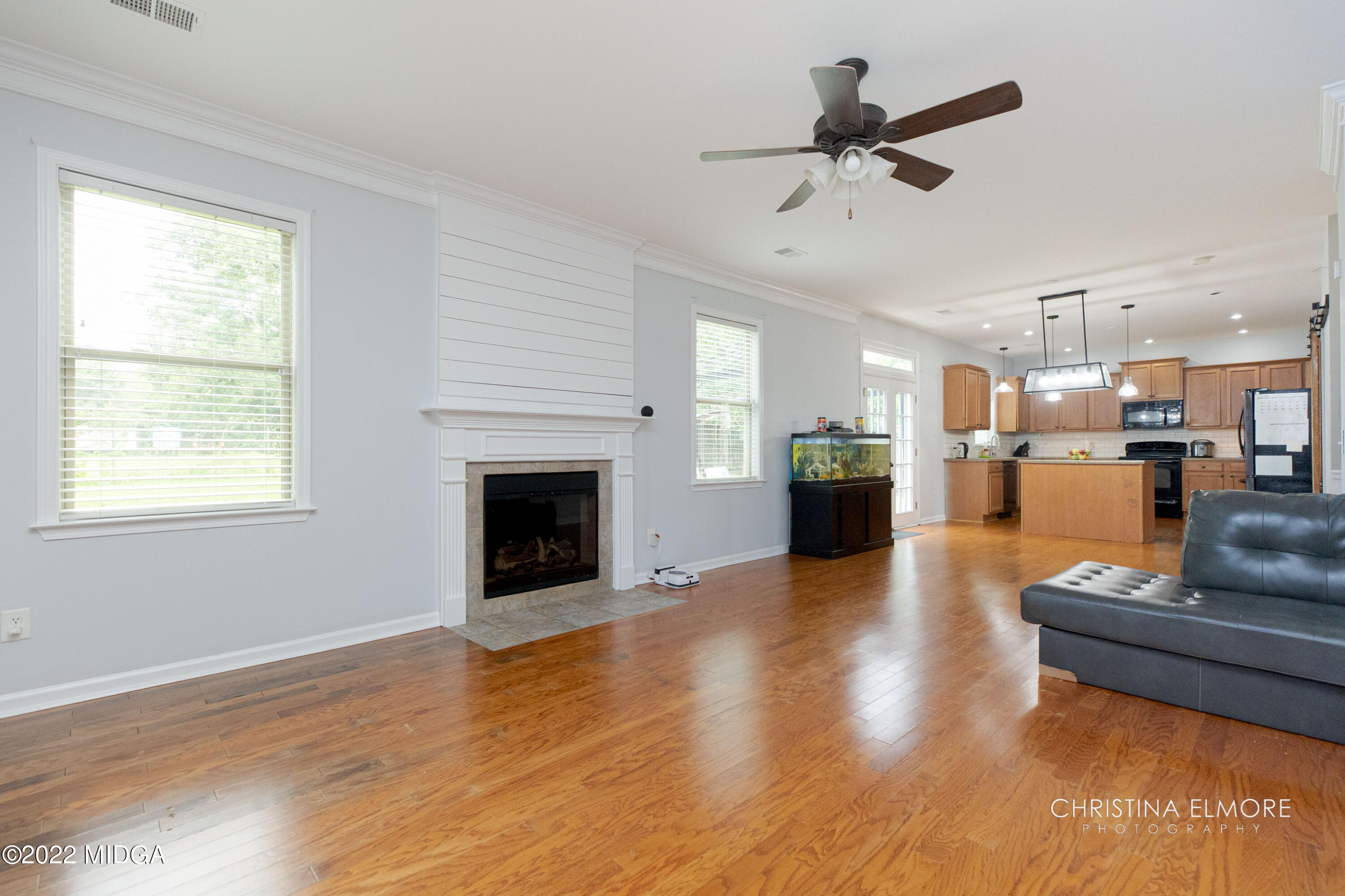 209 McEwen Court Perry, GA 31069 - Photo 19 of 39 a living room with furniture and kitchen view