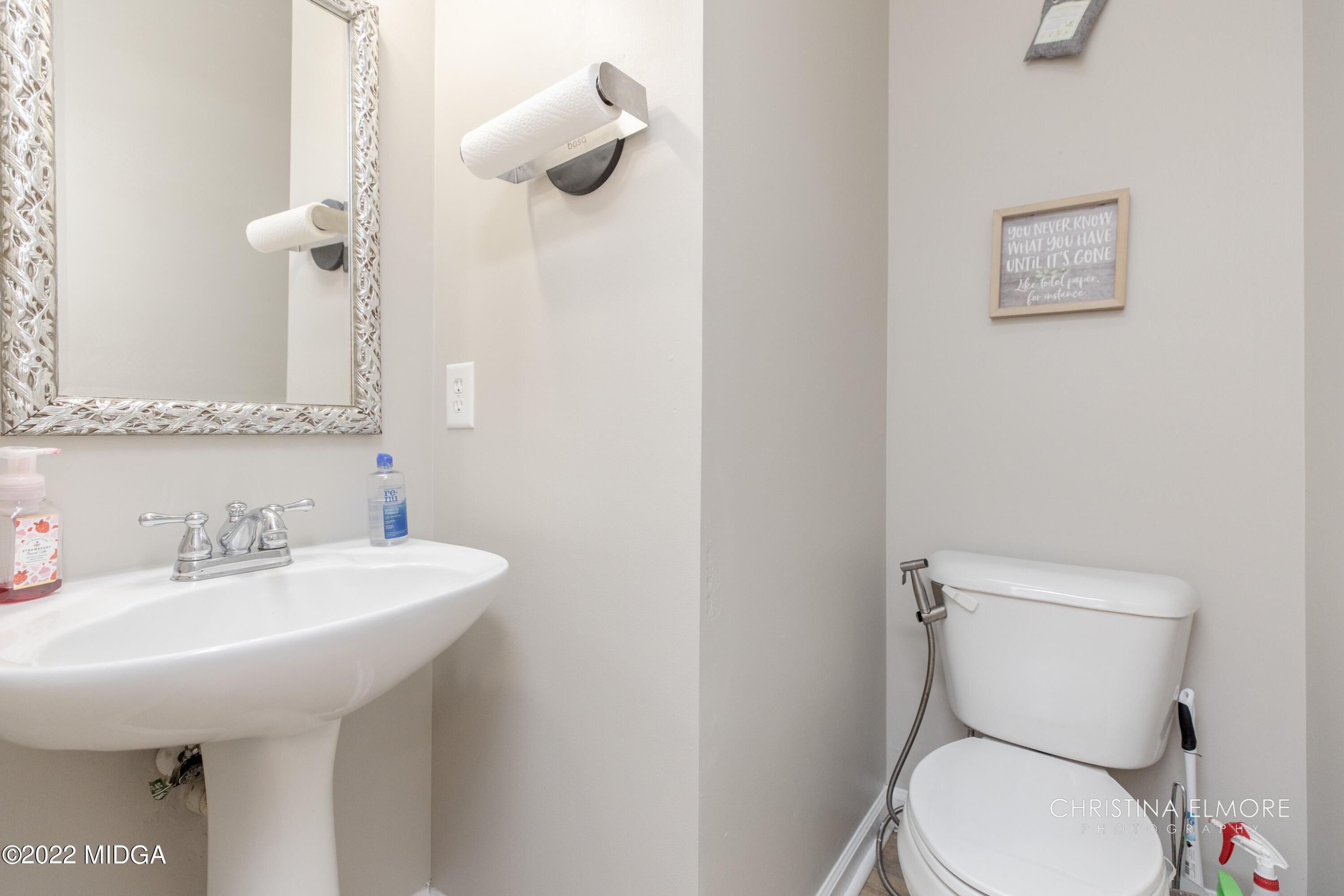 209 McEwen Court Perry, GA 31069 - Photo 21 of 39 a bathroom with a toilet sink and mirror
