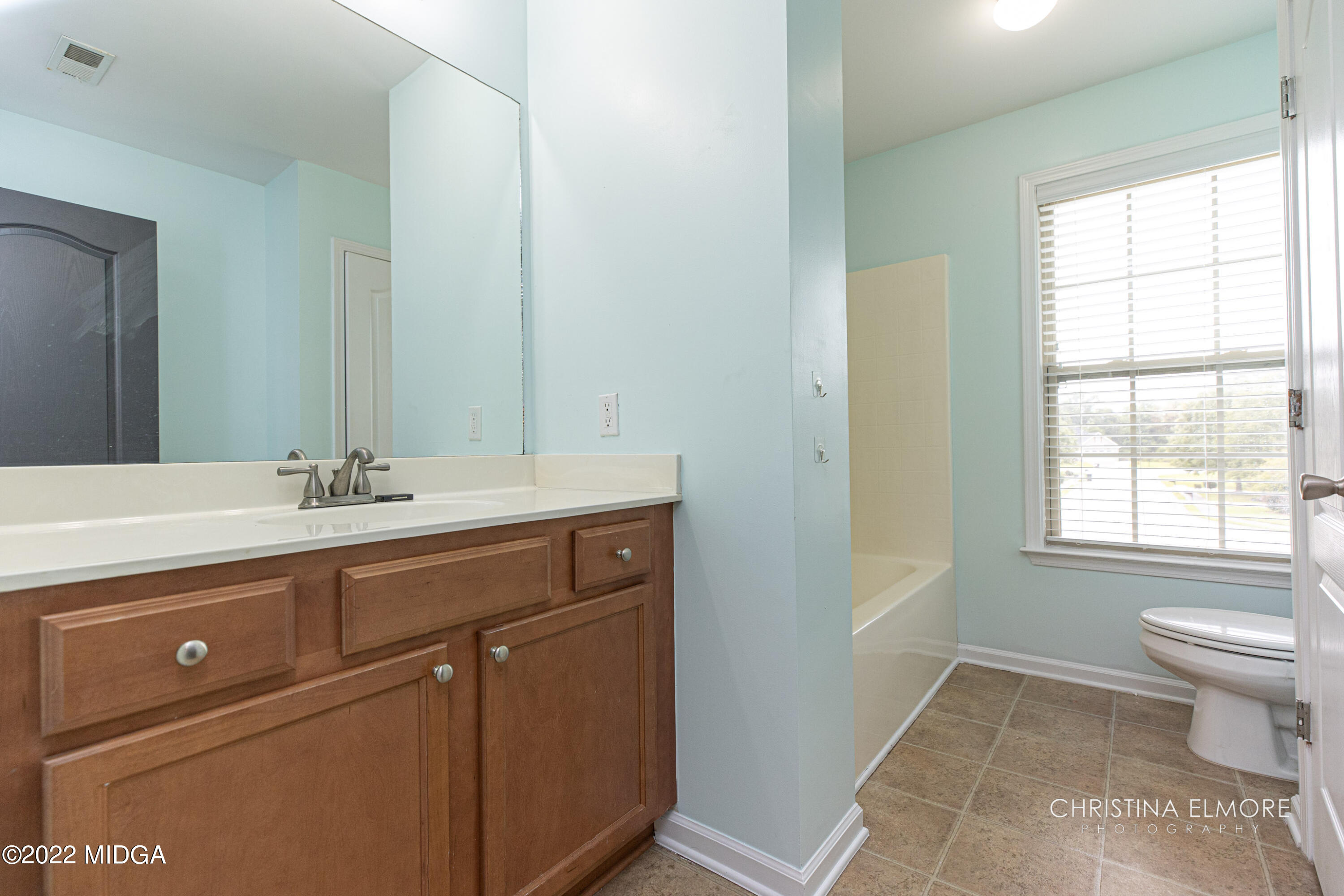 209 McEwen Court Perry, GA 31069 - Photo 33 of 39 a bathroom with a sink toilet and vanity