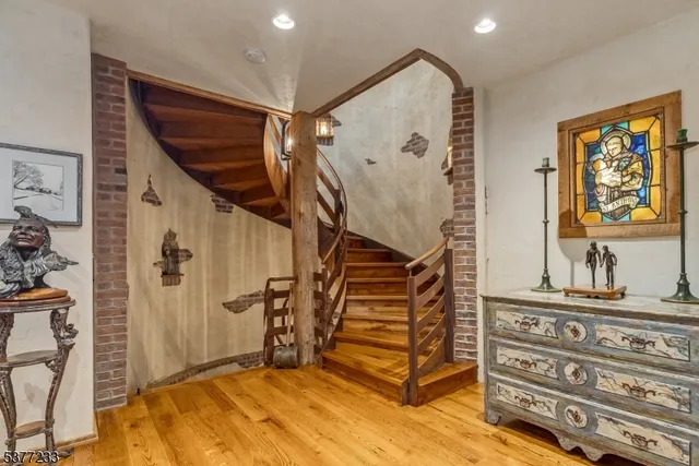 a view of entryway with a front door