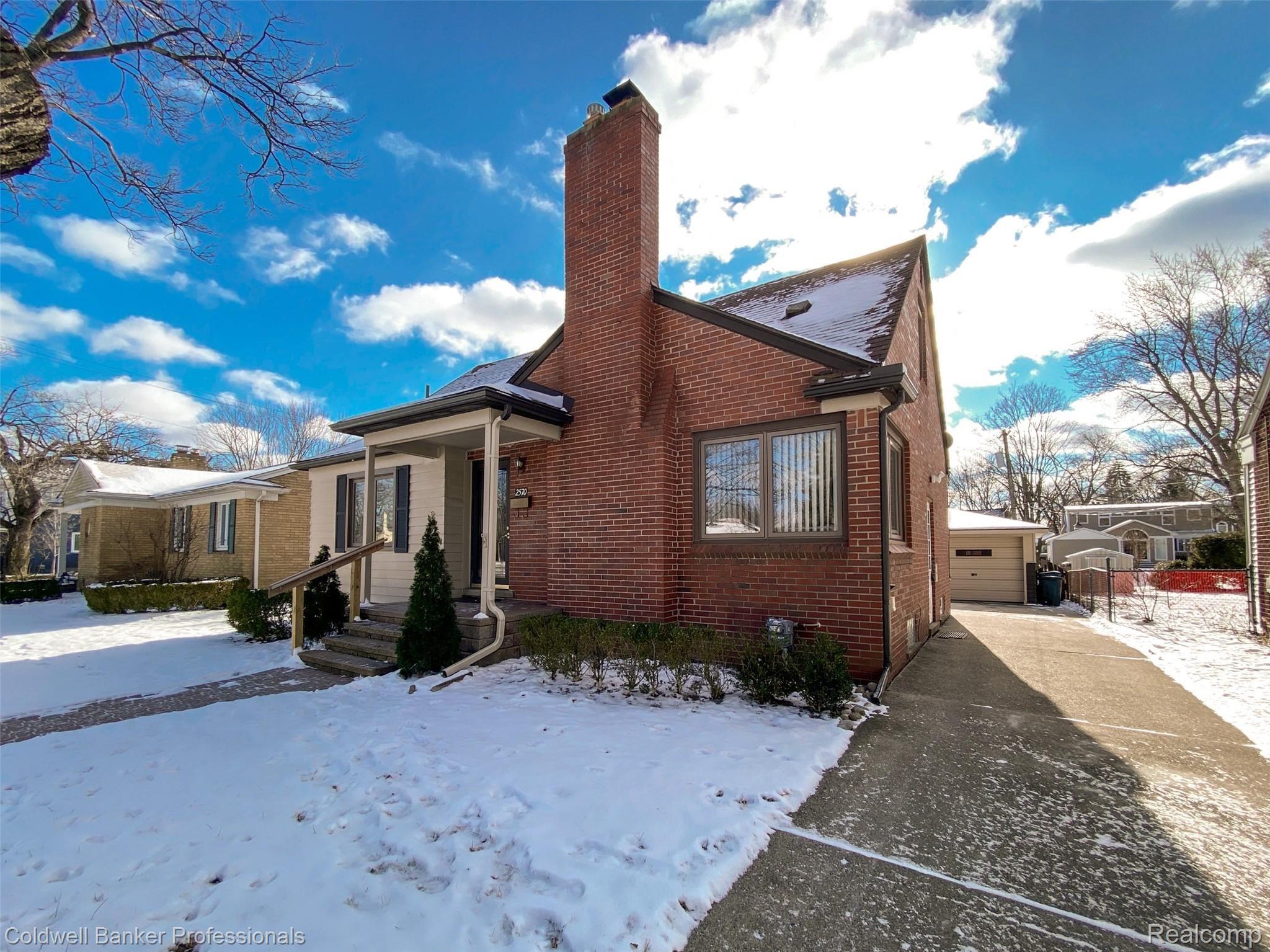 2570 Manchester Road Birmingham, MI 48009 - Photo 31 of 41 DJI_20220107_114751_538.jpg