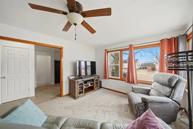 $94,900 | 1215 West 20th Street, Rock Falls, IL 61071