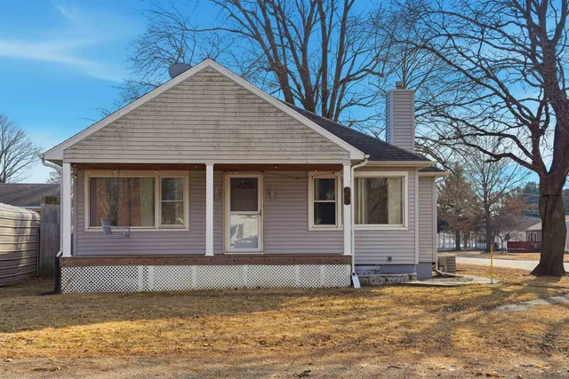 $94,900 | 1215 West 20th Street, Rock Falls, IL 61071