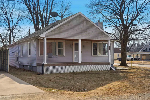 $94,900 | 1215 West 20th Street, Rock Falls, IL 61071