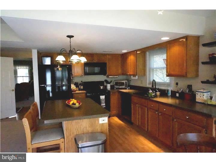 70 Soldiers Square Wayne, PA 19087 - Photo 5 of 23 Kitchen
