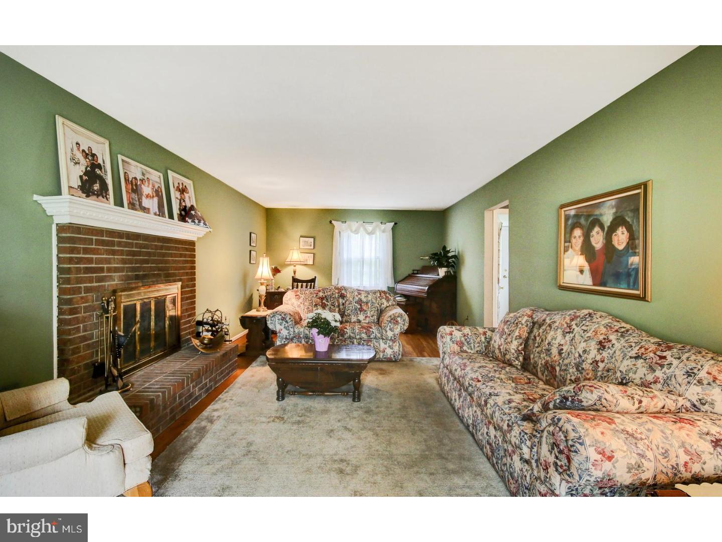 30 Crown Road Ewing, NJ 08638 - Photo 4 of 24 Living Room