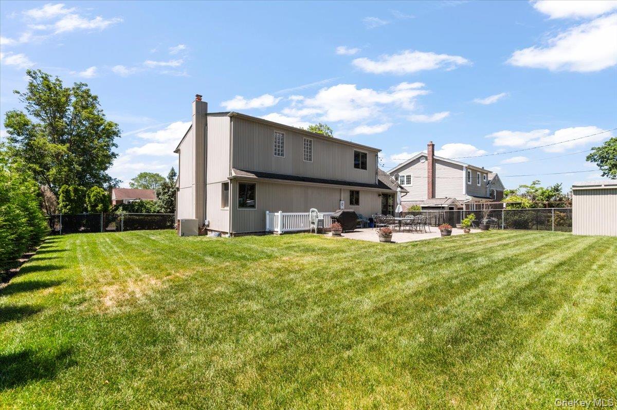 37 Sylvia Road Plainview, NY 11803 - Photo 36 of 44