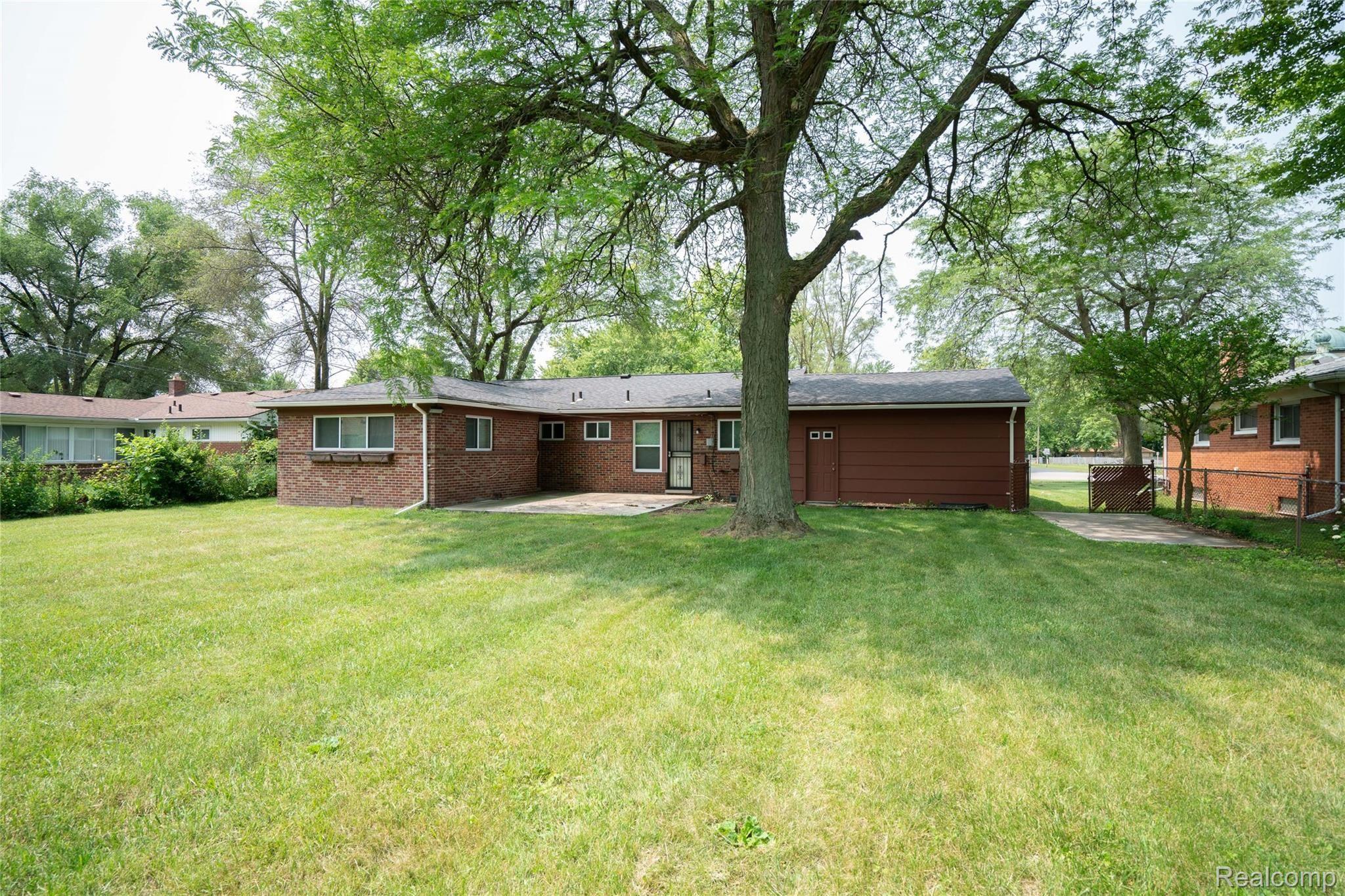 21908 Evergreen Road Southfield, MI 48075 - Photo 5 of 32 Evergreen-5.jpg