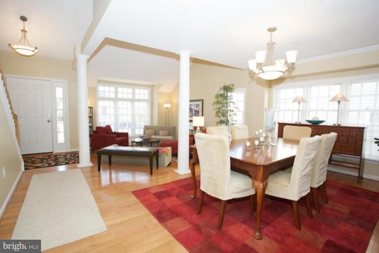 1287 Lamplighter Way Reston, VA 20194 - Photo 2 of 25 Entrance / Foyer