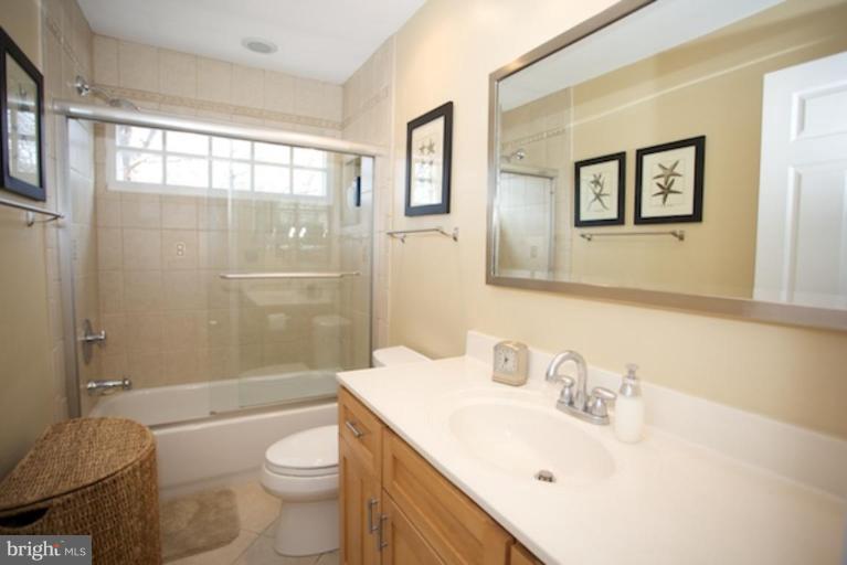 1287 Lamplighter Way Reston, VA 20194 - Photo 14 of 25 Bath #1