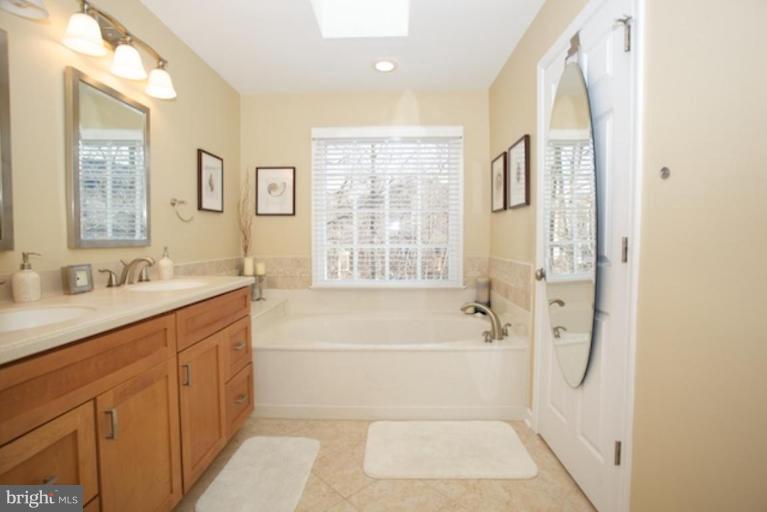 1287 Lamplighter Way Reston, VA 20194 - Photo 18 of 25 Master Bath #2