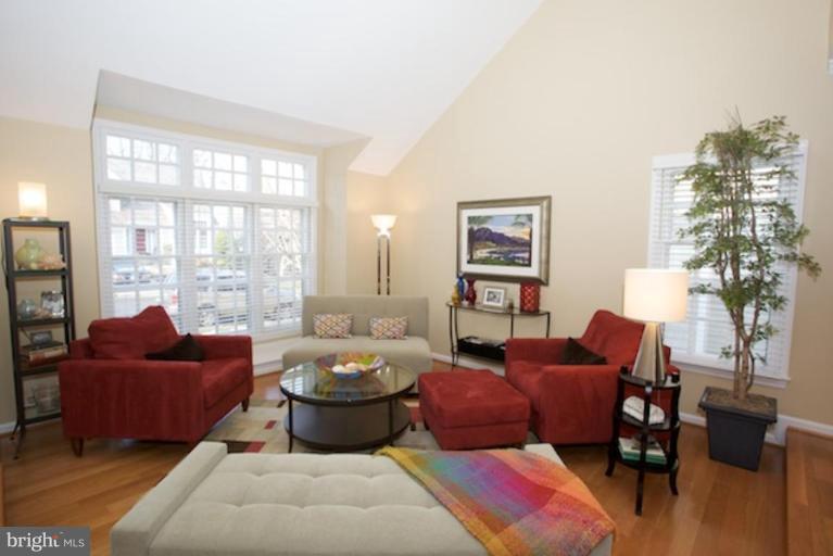 1287 Lamplighter Way Reston, VA 20194 - Photo 3 of 25 Living Room