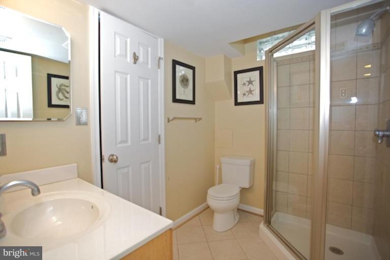 1287 Lamplighter Way Reston, VA 20194 - Photo 21 of 25 Bath #2