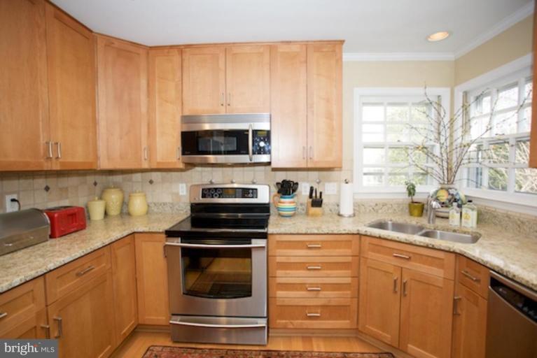 1287 Lamplighter Way Reston, VA 20194 - Photo 8 of 25 Kitchen #2