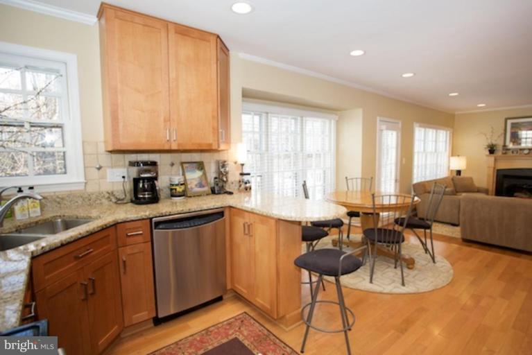 1287 Lamplighter Way Reston, VA 20194 - Photo 9 of 25 Kitchen #3