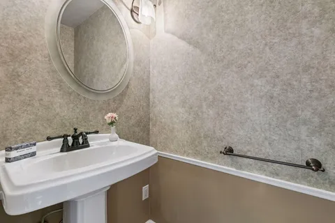 $699,900 | 15074 Highland Trail, Minnetonka, MN 55345