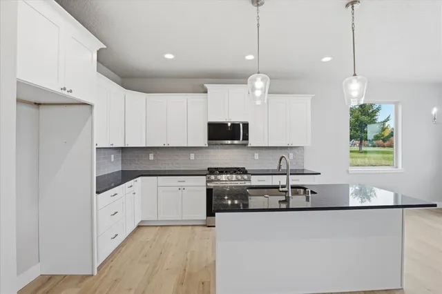 $505,850 | 19 North Country Club Drive, Unit 19, Deer Park, WA 99006