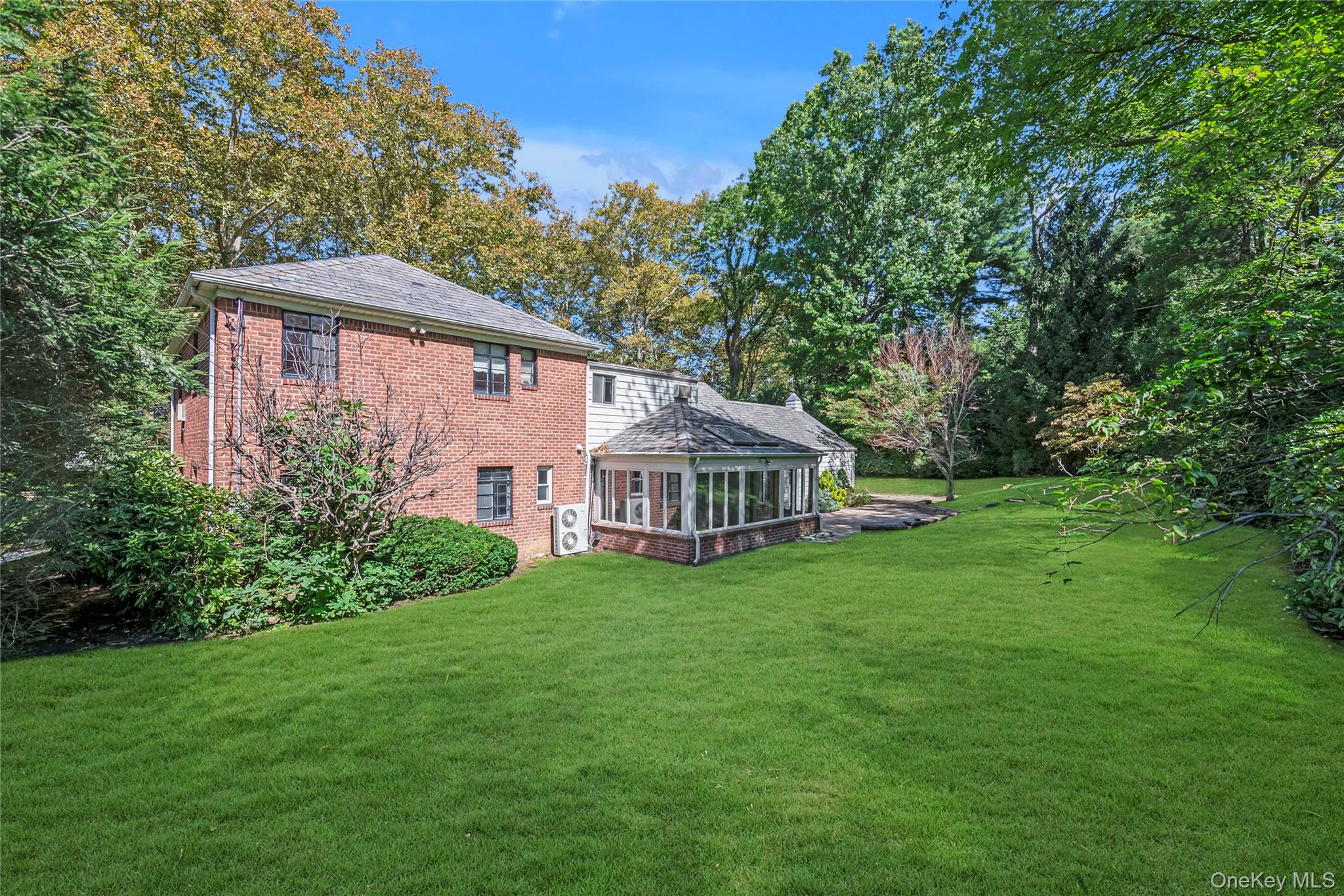 238 Clent Road Great Neck, NY 11021 - Photo 19 of 26 Gallery Image 19