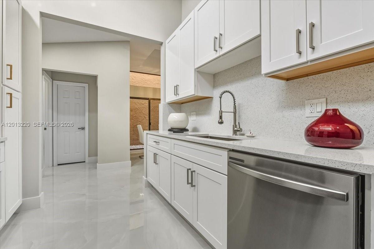 22708 Meridiana Drive Boca Raton, FL 33433 - Photo 5 of 46