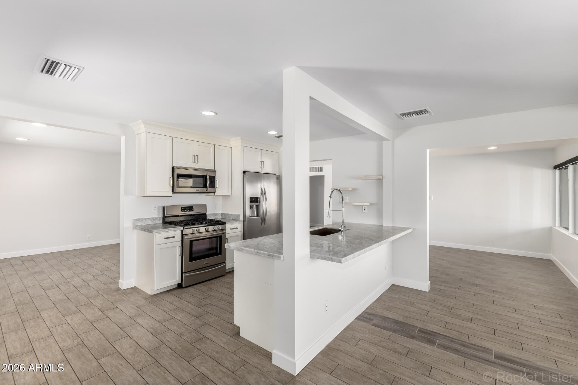 3930 East Oak Street Phoenix, AZ 85008 - Photo 29 of 61 23 - Oak Kitchen Central