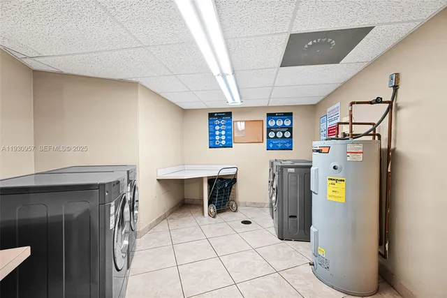 a view of an entryway with a livingroom