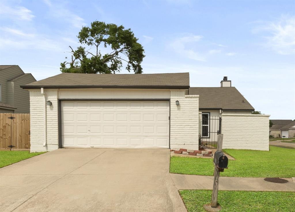 12802 Maxfield Drive Houston, TX 77082 - Photo 1 of 31