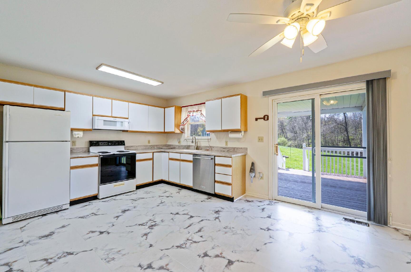 Kitchen/Dining Space