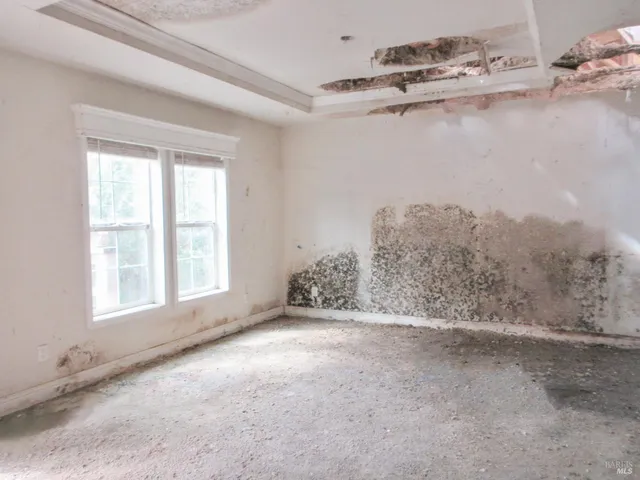 en empty room with windows