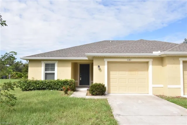 a view of a house with a yard