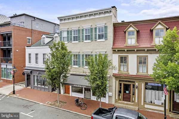 $3,195 | 415 William Street, Unit A, Fredericksburg, VA 22401