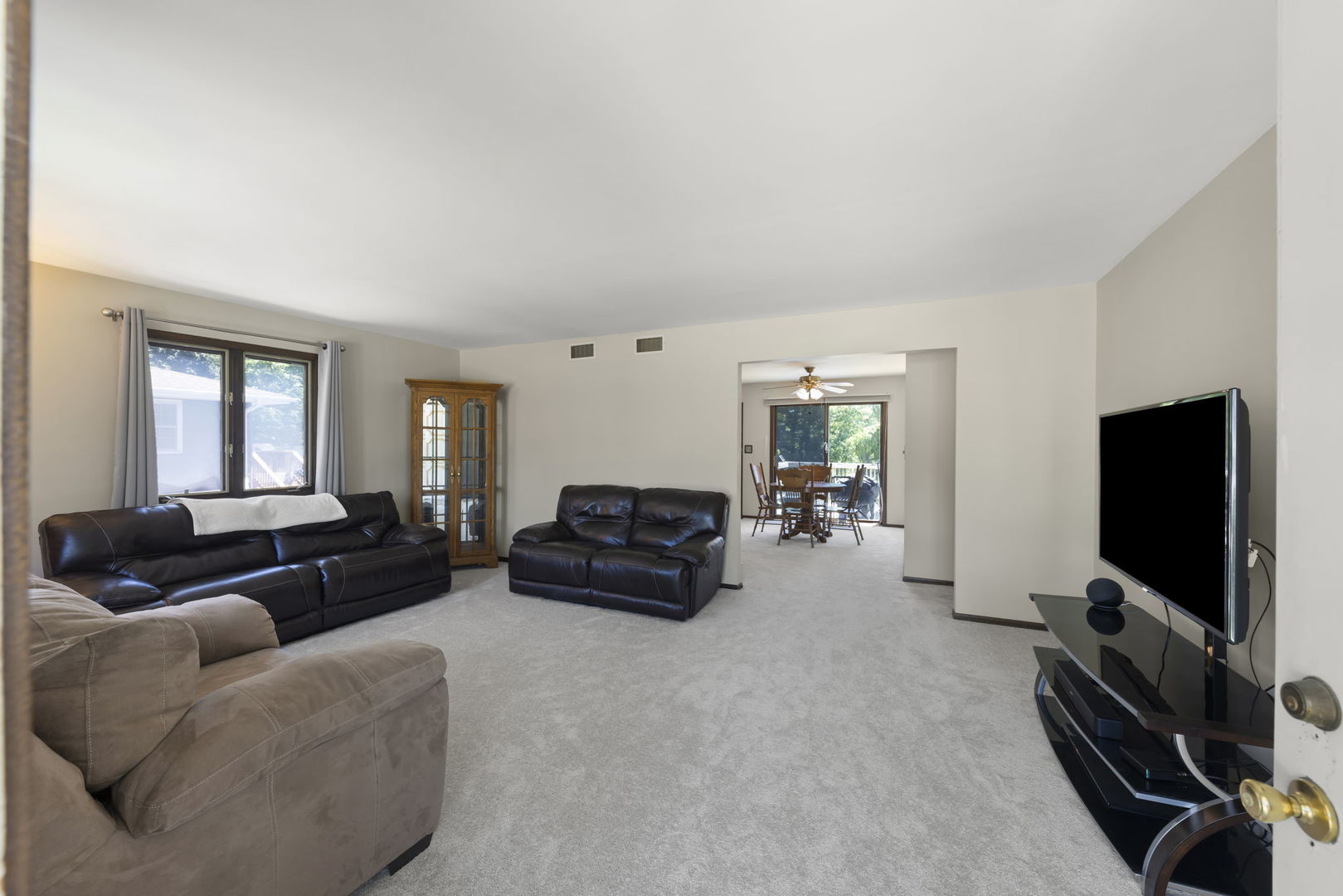 565 4th Street Lemont, IL 60439 - Photo 4 of 28