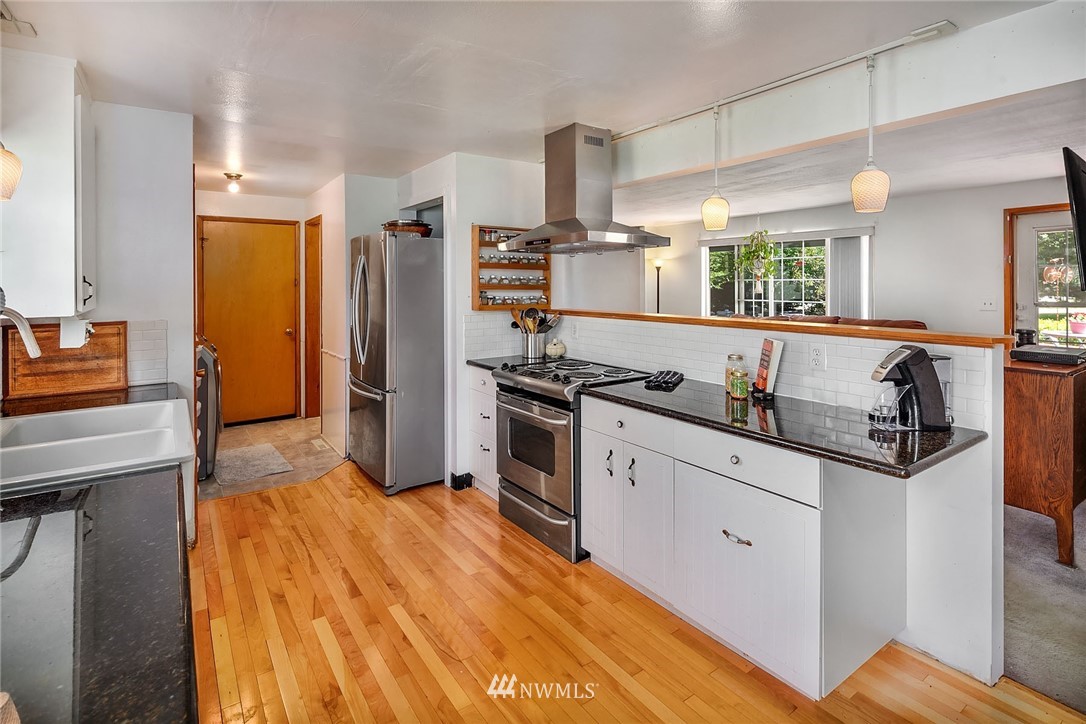 16332 Southeast 132nd Street Renton, WA 98059 - Photo 3 of 18 Gallery Image 3