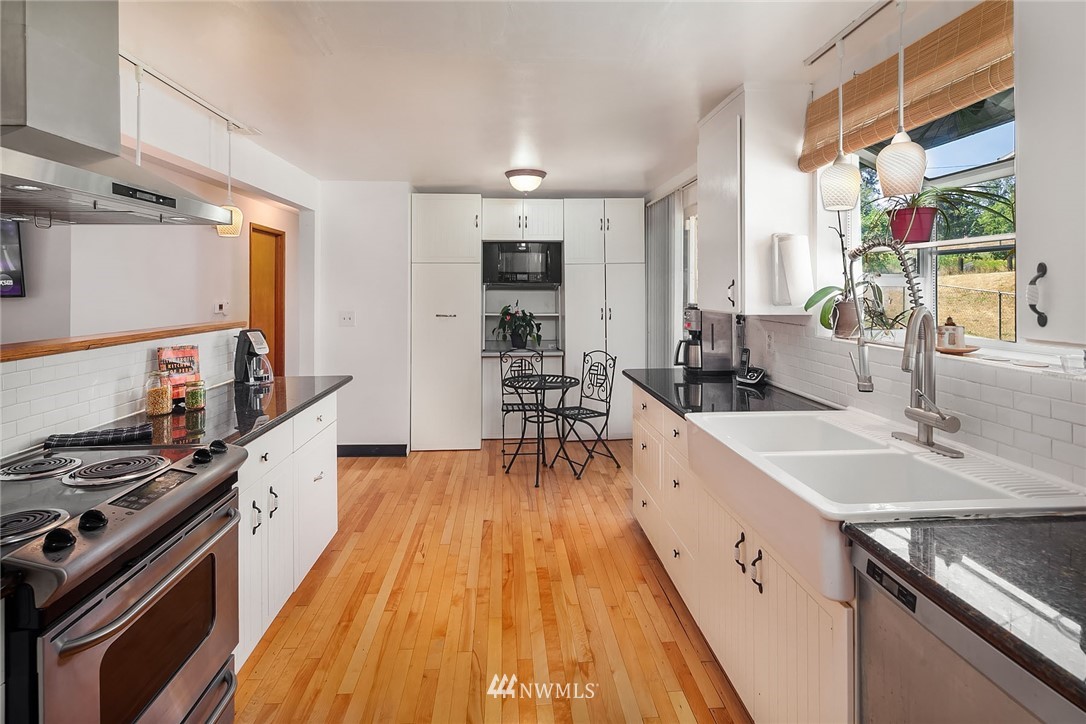 16332 Southeast 132nd Street Renton, WA 98059 - Photo 6 of 18 Gallery Image 6