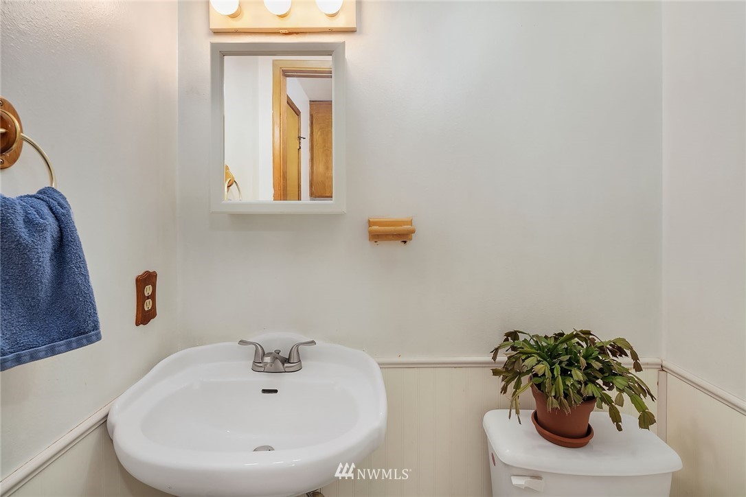 16332 Southeast 132nd Street Renton, WA 98059 - Photo 9 of 18 Gallery Image 9